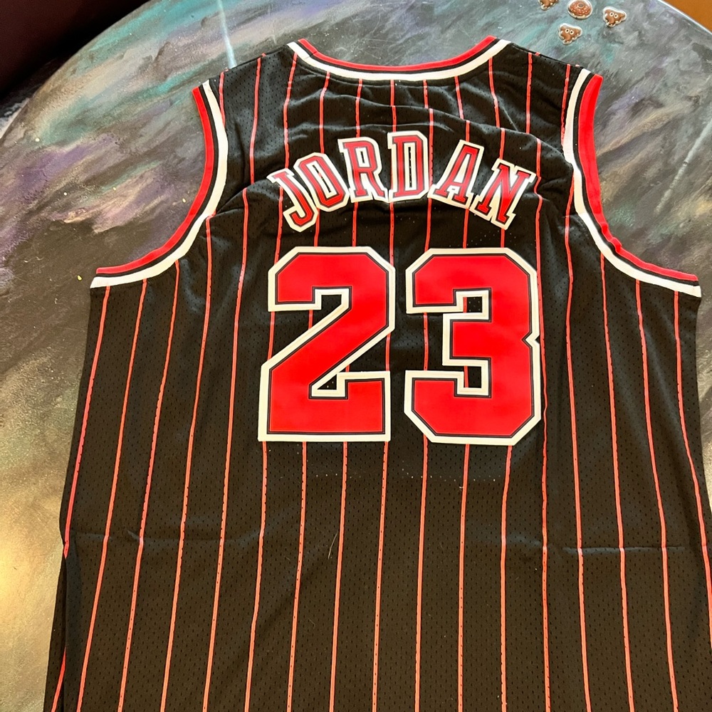 Chicago Bulls Michael Jordan # 23 Striped Retro Vintage Jersey Med Black w/red #